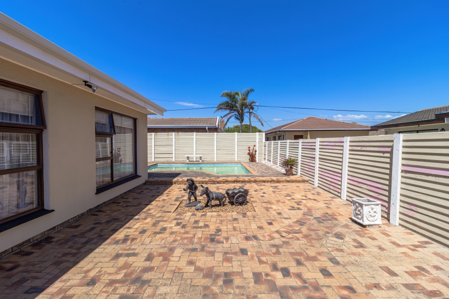 4 Bedroom Property for Sale in Goodwood Park Western Cape